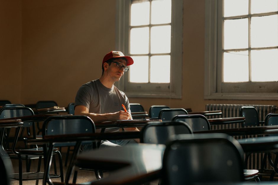 Student uči samostalno tijekom priprema za događanje